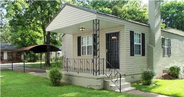 property at 605 39th Pl