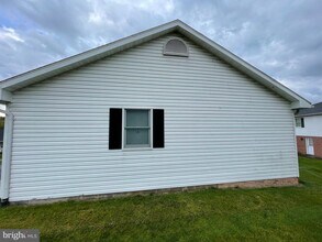 73 Garden Dr in Berkeley Springs, WV - Building Photo - Building Photo