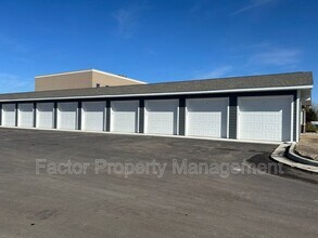 2085 Carlson Dr in North Mankato, MN - Building Photo - Building Photo