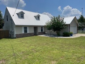 120 Trenton Ave in Crestview, FL - Building Photo