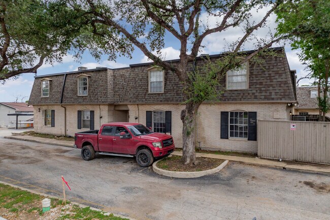 170 De Chantle Road in San Antonio, TX - Building Photo - Building Photo