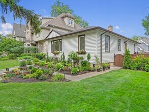 39 S Bruner St in Hinsdale, IL - Building Photo - Building Photo