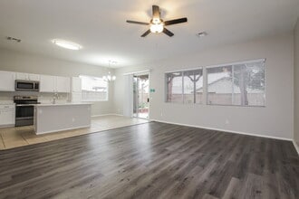 13587 W Tara Ln in Surprise, AZ - Foto de edificio - Building Photo