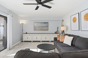 6818 68th Way in West Palm Beach, FL - Building Photo