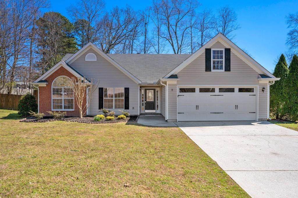 1325 Cedar Oak Ln in Lawrenceville, GA - Foto de edificio