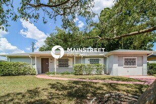 804 Greenbriar Dr in Brandon, FL - Building Photo