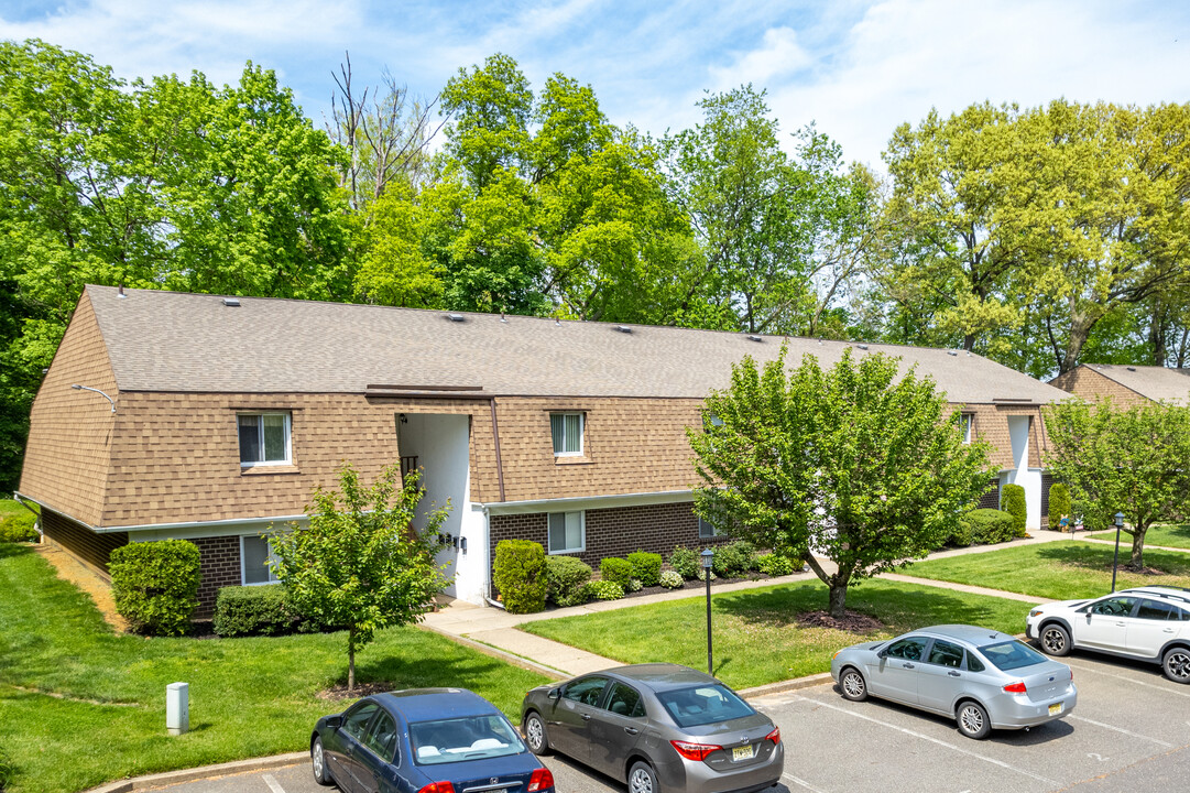 Valley Glen Condos in Maple Shade, NJ - Building Photo