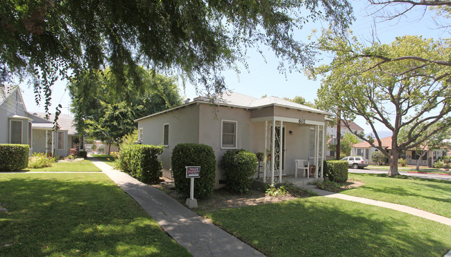 606 E Providencia Ave in Burbank, CA - Building Photo - Building Photo