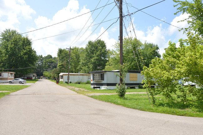 1751 E Ohio Pike in Amelia, OH - Foto de edificio - Building Photo