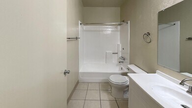 Francis Apartments in Los Angeles, CA - Foto de edificio - Floor Plan