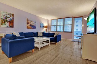 3725 S Ocean Dr in Hollywood, FL - Building Photo