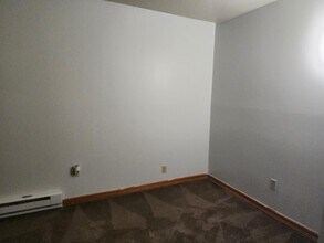 25 Alexander Dr in Hyde Park, NY - Building Photo - Building Photo