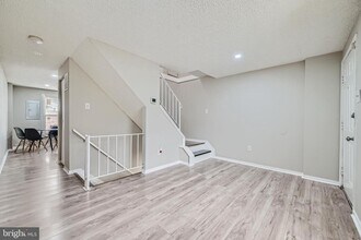 243 N Gilmor St in Baltimore, MD - Foto de edificio - Building Photo