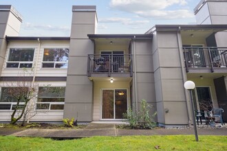 31500 33rd Pl SW, Unit L103 in Federal Way, WA - Foto de edificio - Building Photo