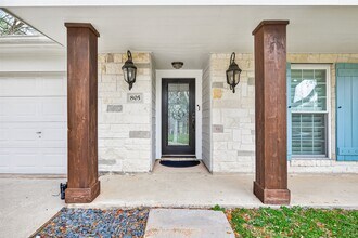 805 Camelot Ln in Friendswood, TX - Building Photo - Building Photo