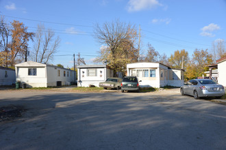 Pan American & Spring Valley in Indianapolis, IN - Foto de edificio - Building Photo