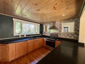 506 Williams Ln in Quechee, VT - Building Photo - Building Photo