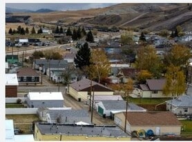 905 E Park Ave in Anaconda, MT - Building Photo