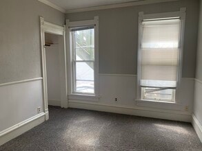 320 W 13th St in Cedar Falls, IA - Building Photo - Building Photo