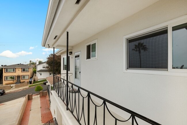 740 W 27th St in Los Angeles, CA - Building Photo - Building Photo