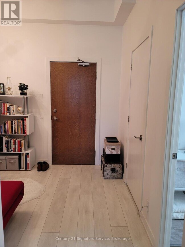 4503 Lake Shore Blvd W in Toronto, ON - Building Photo - Building Photo