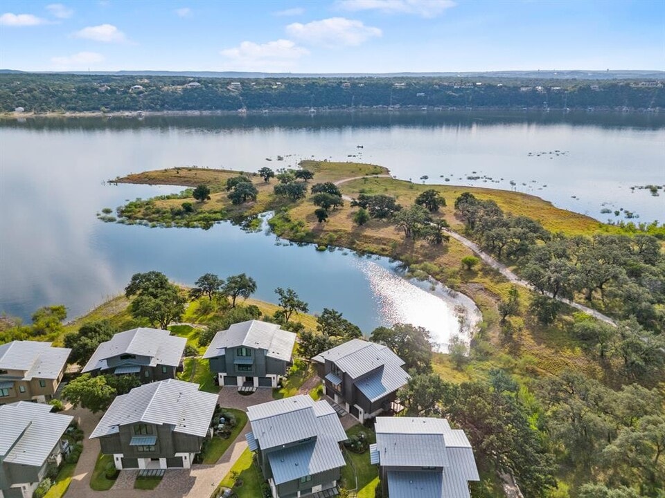 19201 Crusoe Cv in Spicewood, TX - Building Photo
