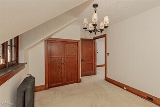 285 Corning Dr in Bratenahl, OH - Foto de edificio - Building Photo