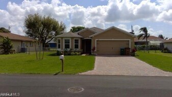 114 SE 3rd St in Cape Coral, FL - Building Photo