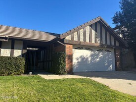 358 Mooncrest Ct in Thousand Oaks, CA - Building Photo