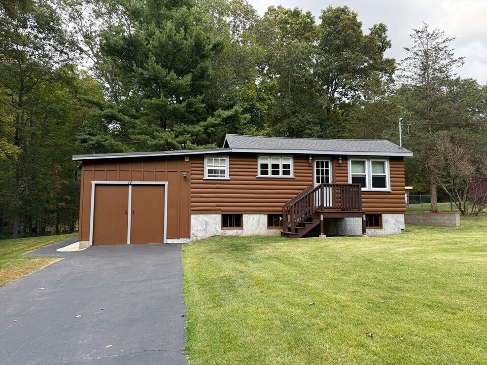 14 Kruger Rd in Hopkinton, MA - Building Photo