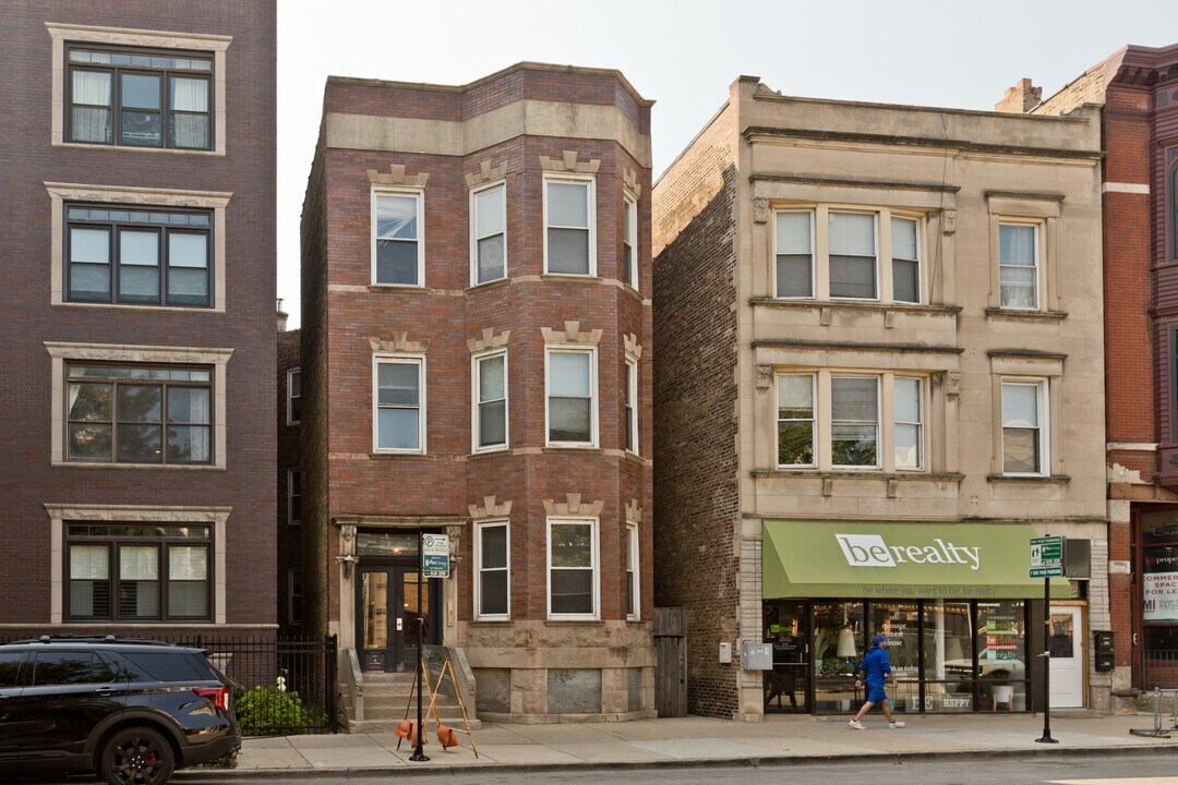3350 N Sheffield Ave, Unit 1 in Chicago, IL - Foto de edificio