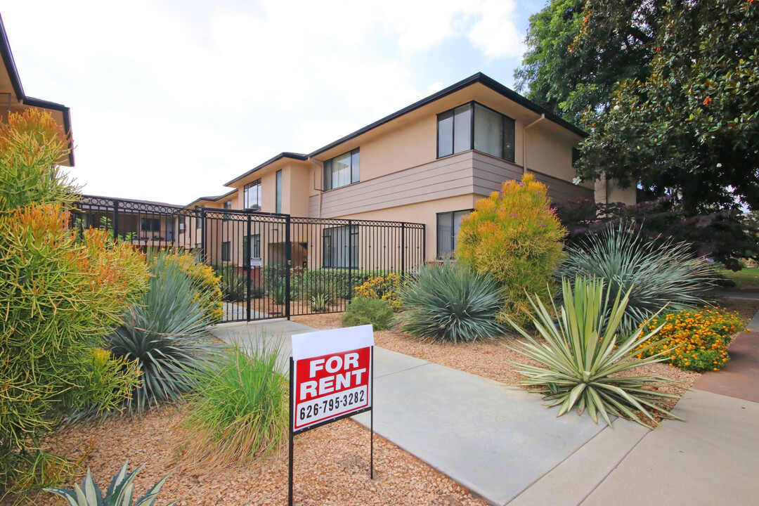 343 Madison Ave in Pasadena, CA - Building Photo