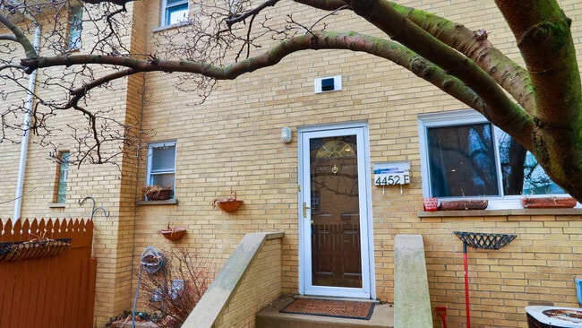 property at 4452 W Dakin St