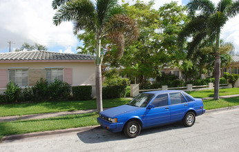 223-231 Mendoza Ave in Coral Gables, FL - Building Photo - Building Photo