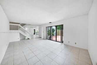 3199 Cocoplum Cir in Coconut Creek, FL - Building Photo - Building Photo