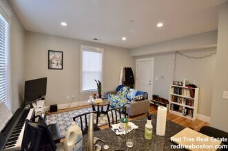 405 S Huntington Ave, Unit 2R in Boston, MA - Building Photo - Building Photo