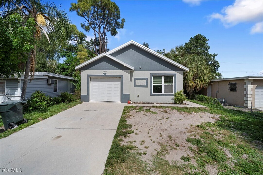3309 Armstrong Ct in Ft. Myers, FL - Building Photo