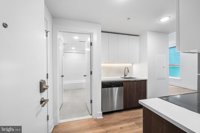 4324 Lancaster Ave, Unit 105 in Philadelphia, PA - Building Photo - Building Photo