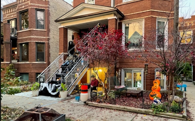 2505 N Hamlin Ave