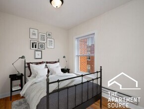 957 W Cornelia Ave, Unit 1B in Chicago, IL - Building Photo - Building Photo