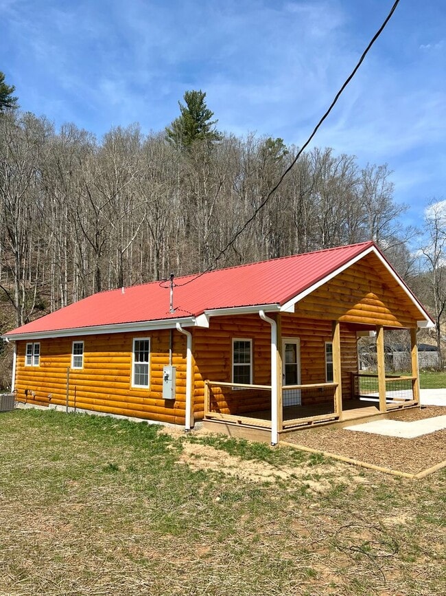 5881 US-23 ALT in Mars Hill, NC - Building Photo - Building Photo