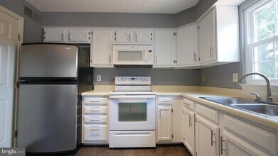 15 Beacon Hill Way in Gaithersburg, MD - Building Photo - Building Photo