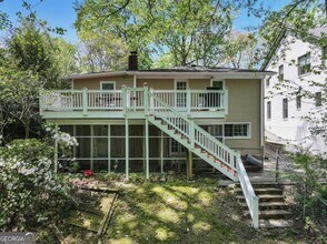 2585 Acorn Ave NE in Atlanta, GA - Foto de edificio - Building Photo