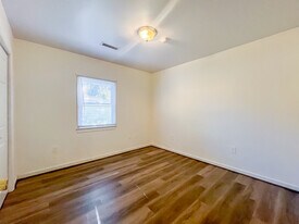 26 Fox Hill Dr in Kilmarnock, VA - Building Photo