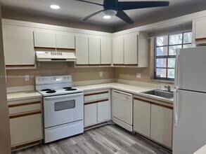 3655 NW 94th Ave in Sunrise, FL - Building Photo - Building Photo