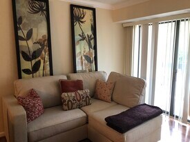 807 N Howard St, Unit Seminary Hill Condo in Alexandria, VA - Building Photo