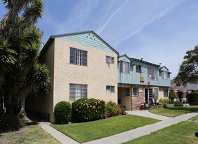 11365 Washington Pl in Los Angeles, CA - Building Photo