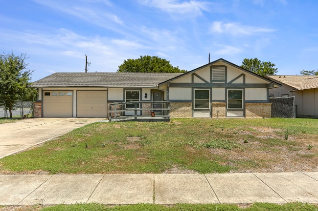 property at 5622 Frst Lk St