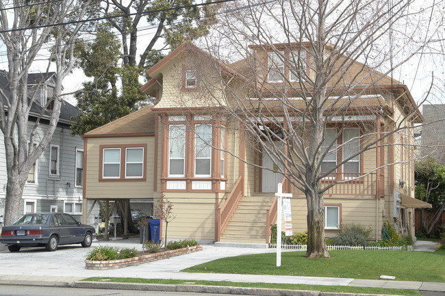 1609 Lincoln Ave in Alameda, CA - Building Photo - Building Photo