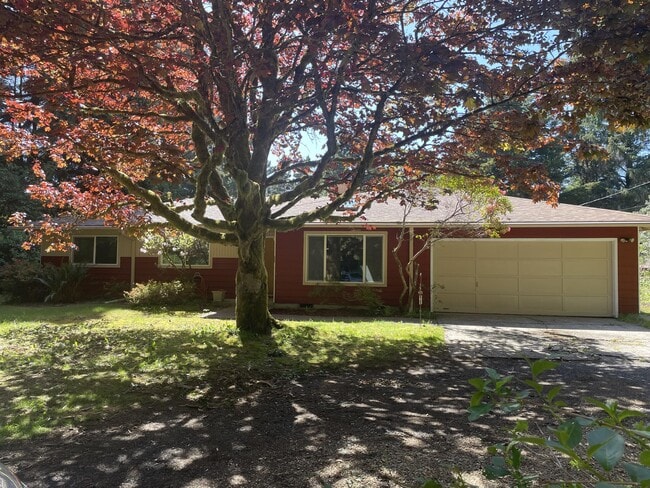 9540 SE Cedar St in Newport, OR - Building Photo - Building Photo